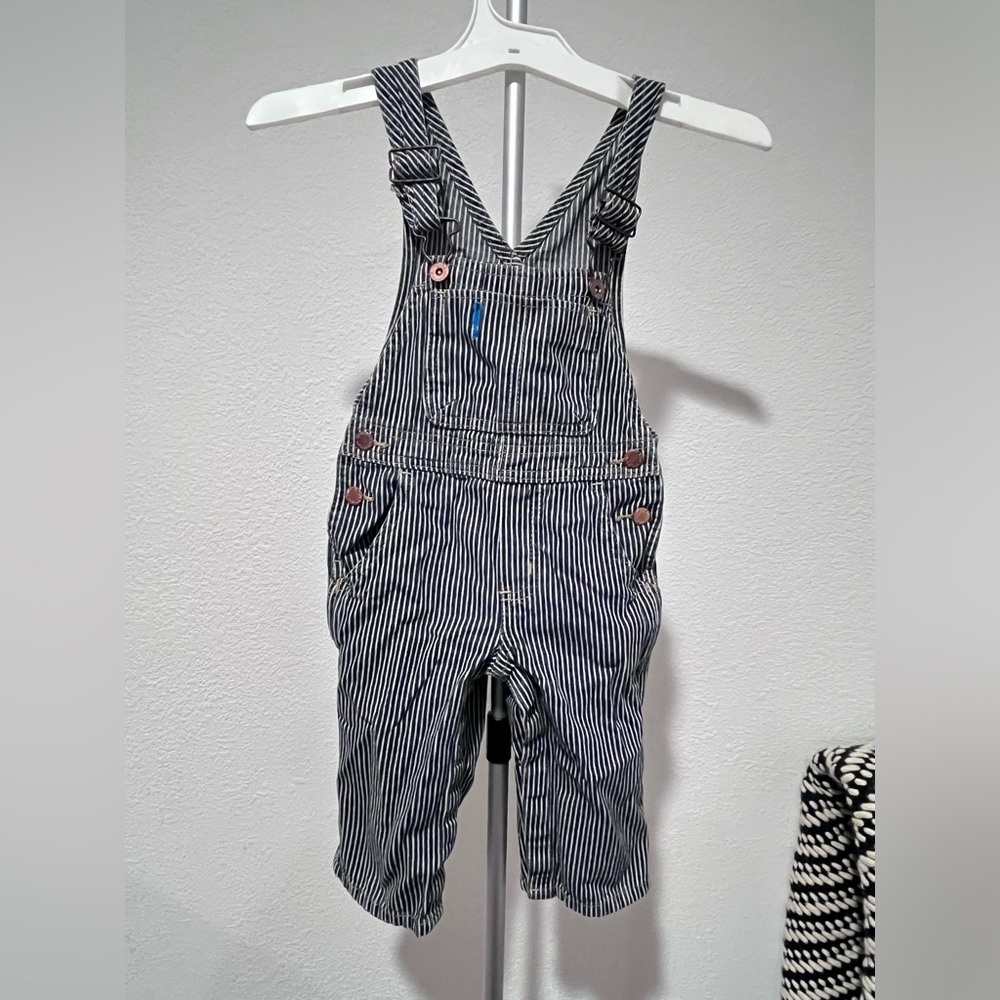 Genuine kids osh gosh conductor/railroad overalls. Size 18 mos. Halloween/photos
